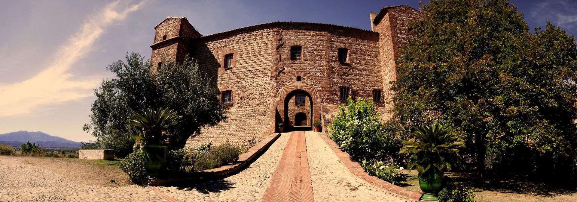 Château de Corneilla - Rue des Vignerons