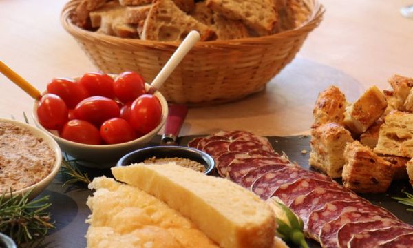 Wijngaarden en delicatessen-photo
