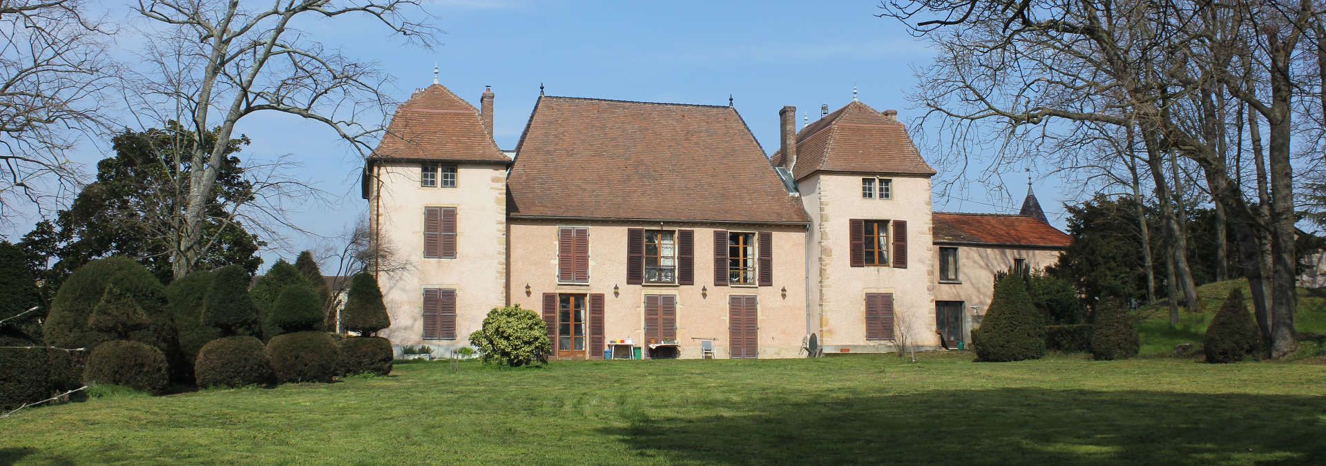 Chateau Bonnet - Rue des Vignerons