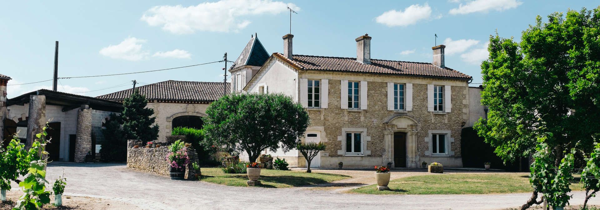 Chateau Huradin - Rue des Vignerons