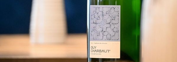 Luisteren naar champagne-photo