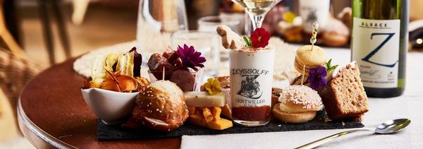 Visita a la bodega y vino gourmet-photo