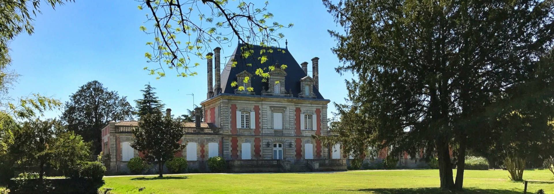 Château Saint-Ahon - Rue des Vignerons