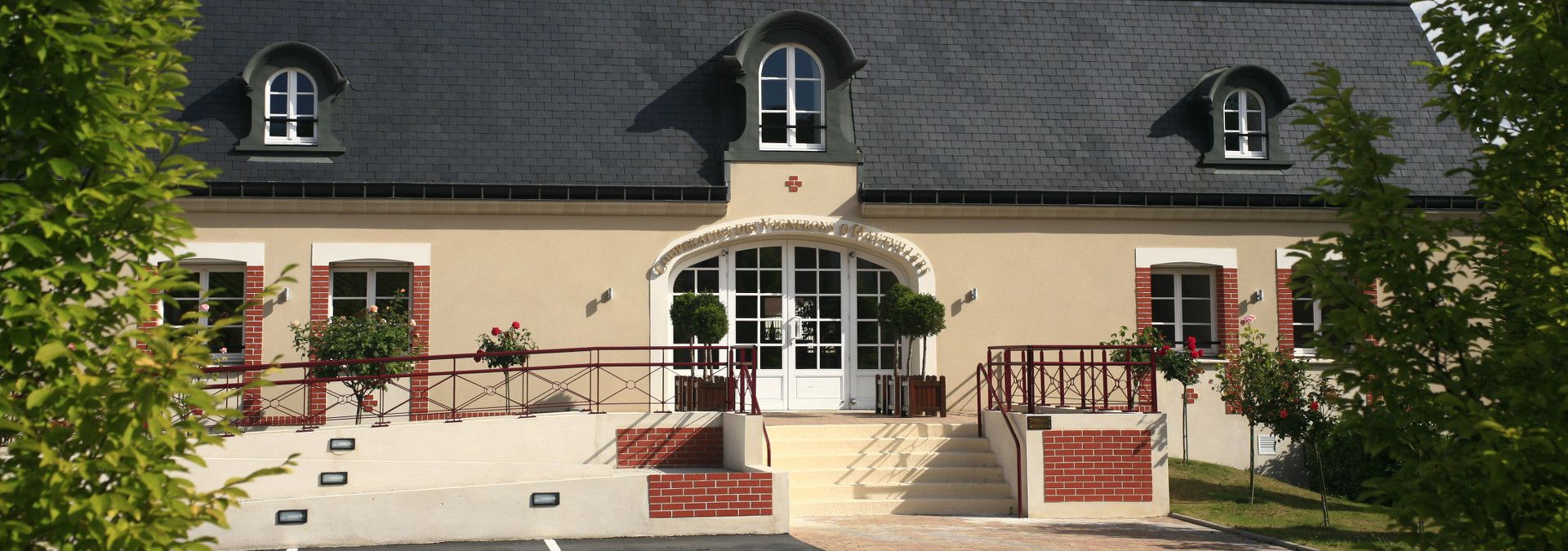 Champagne Helene Delhery - Rue des Vignerons