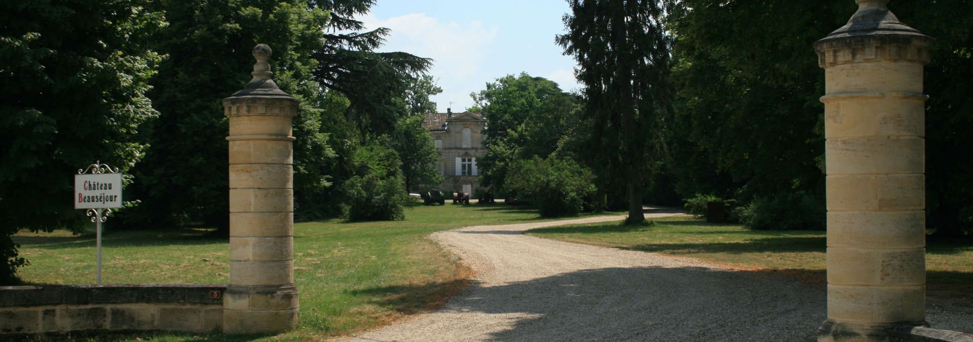 Chateau Beauséjour - Rue des Vignerons