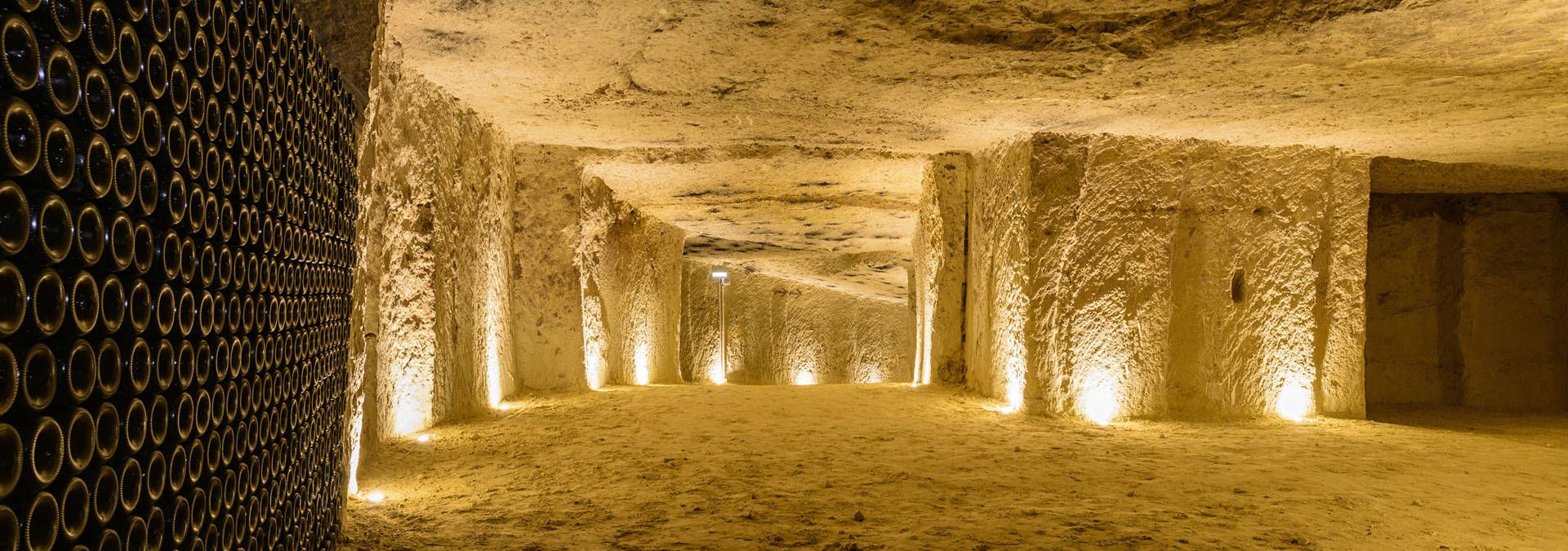 Les Caves Monmousseau - Rue des Vignerons