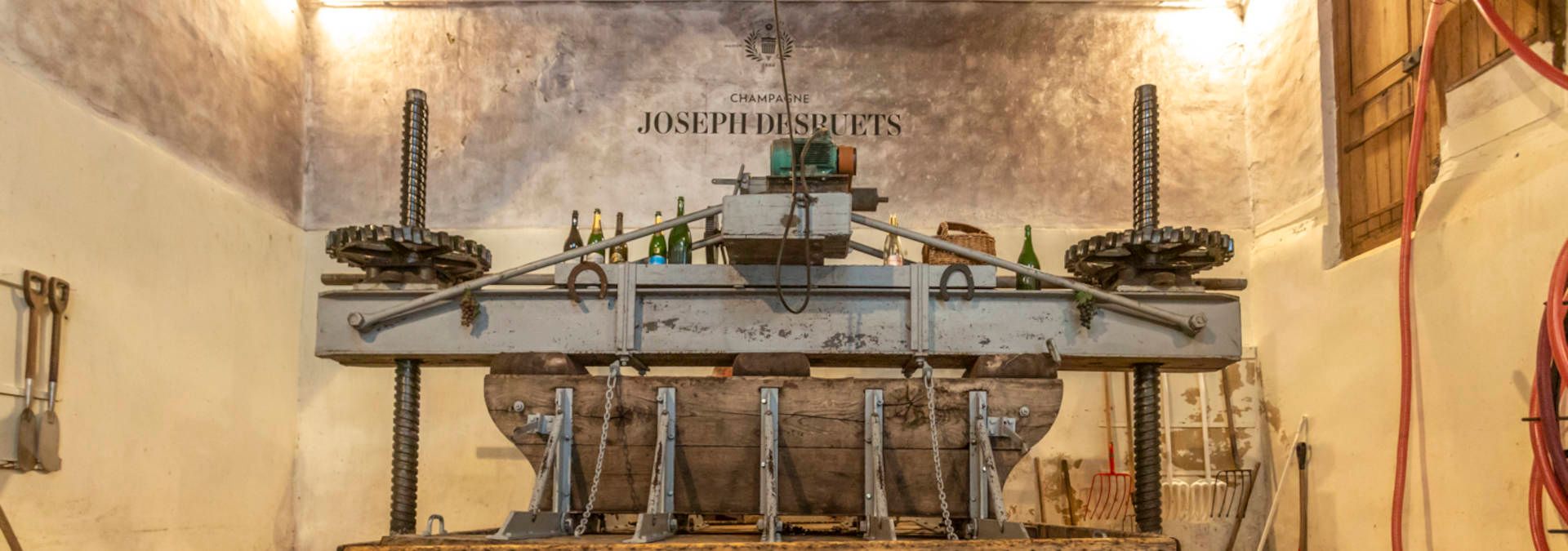 Champagne Joseph Desruets - Rue des Vignerons