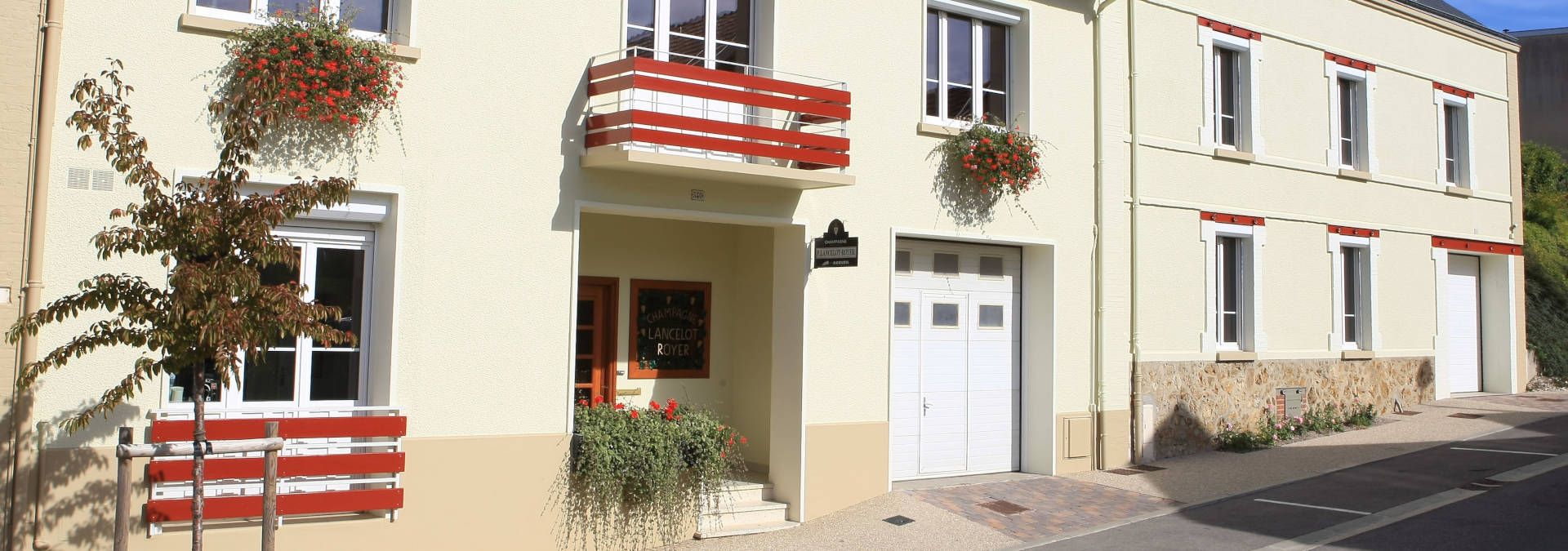 Champagne P. Lancelot-Royer - Rue des Vignerons