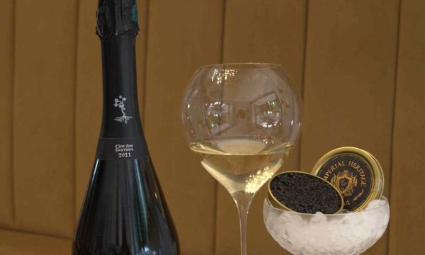 Champán y caviar-photo