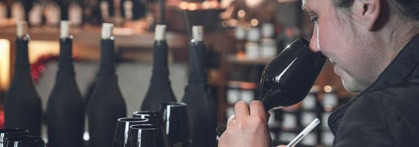 Esperienza immersiva in vetro nero-photo