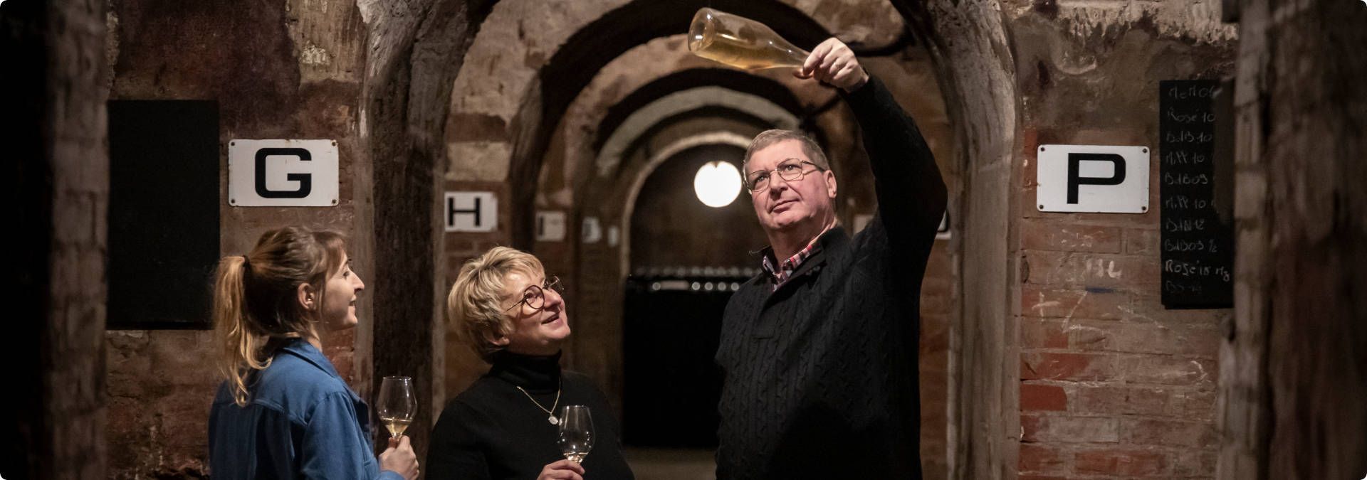 Champagne Guy Charbaut - Rue des Vignerons