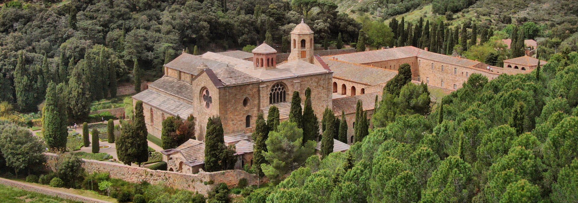 Abbaye de Fontfroide - Rue des Vignerons