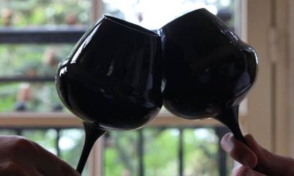 Blind wine tasting game-photo