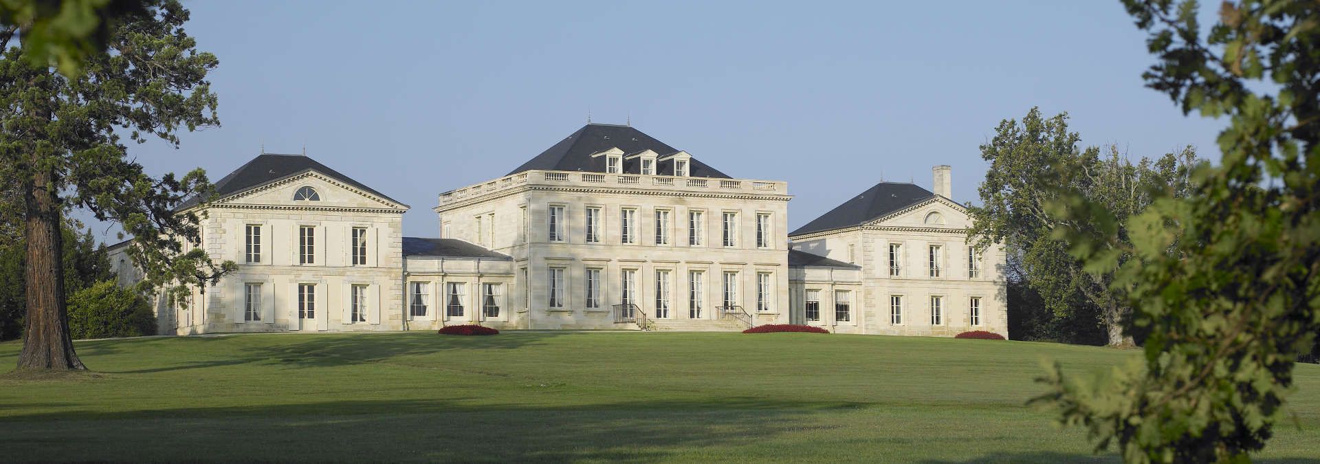Château Phélan Ségur - Rue des Vignerons