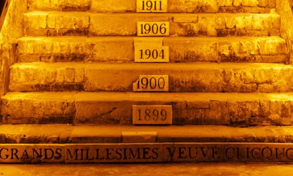 Die Kunst eines Rosé-Champagners aus Assemblagen-photo