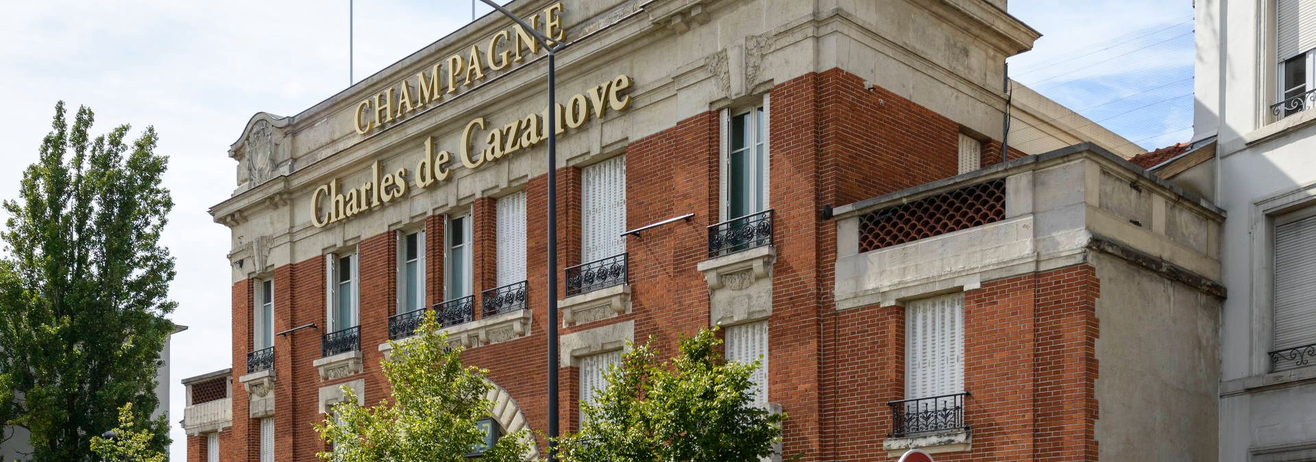 Champagne Charles de Cazanove - Rue des Vignerons