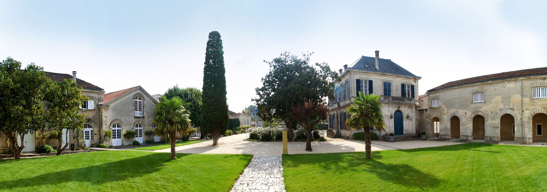 Meukow Cognac - Rue des Vignerons