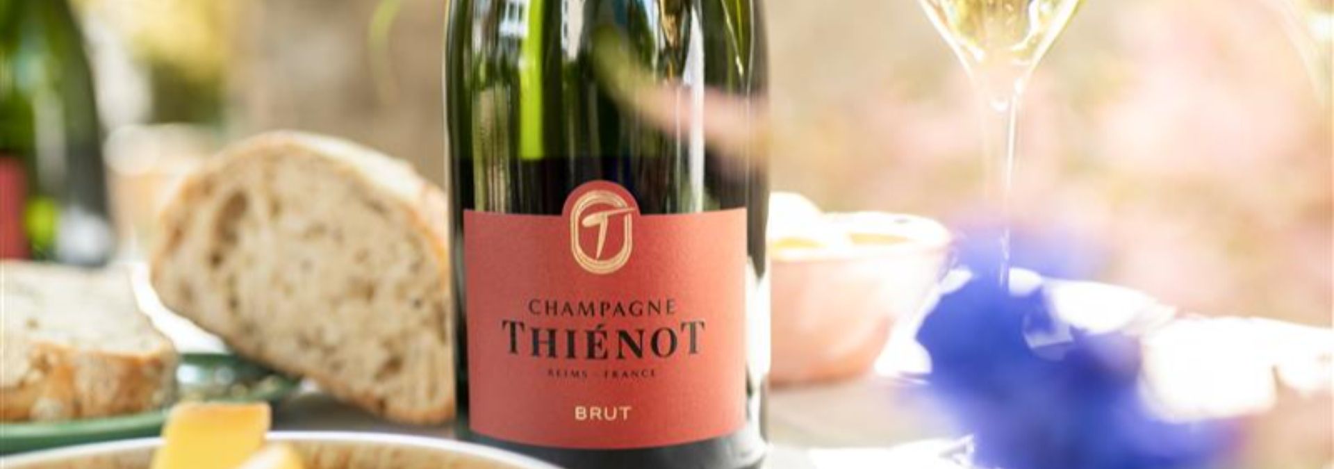 Le 3 par Champagne Thiénot - Rue des Vignerons