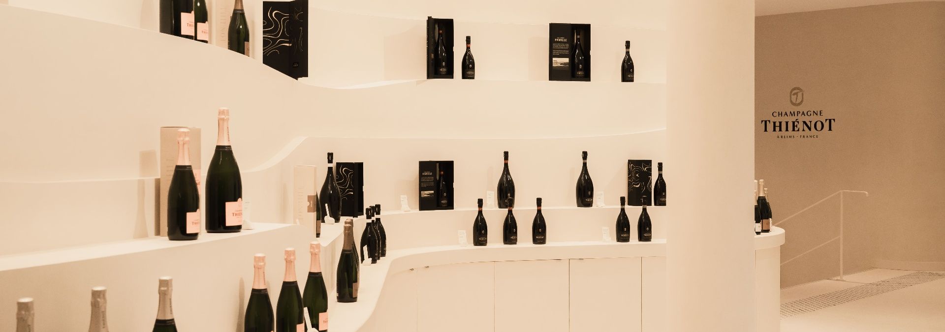 Le 3 par Champagne Thiénot - Rue des Vignerons