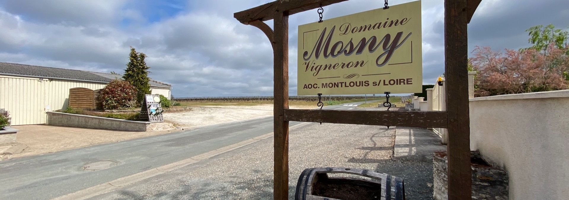 Domaine Mosny - Rue des Vignerons